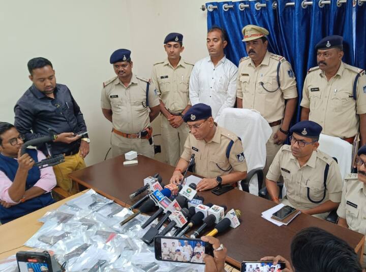 Madhya Pradesh police Arms Smuggler Arrested in Burhanpur 16 illegal country made pistols recovered ann MP News: एमपी पुलिस की गिरफ्त में आए अवैध पिस्टल बनाने वाले शातिर बदमाश, हरियाणा से भी है कनेक्शन