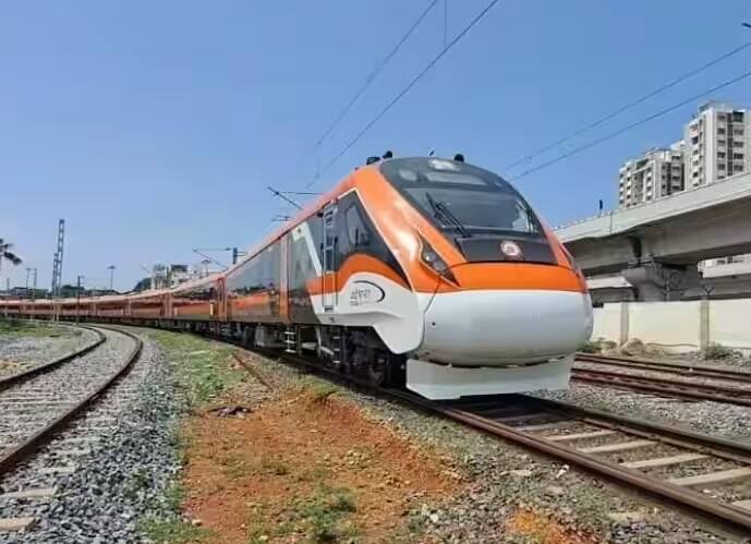 જે રૂટ પર વંદે ભારત ટ્રેન શરૂ થવા જઇ રહી છે તે રૂટ તિરુનેલવેલી-ચેન્નઈ છે. આ ટ્રેન મંગળવાર સિવાય અઠવાડિયામાં છ દિવસ ચલાવવામાં આવશે. આ ઉપરાંત ઓડિશાને બીજી વંદે ભારત ટ્રેનની ભેટ પણ મળવા જઈ રહી છે. આ ટ્રેન રાઉરકેલા-પુરી વચ્ચે દોડશે. આ ટ્રેન 505 કિલોમીટરની સફર 7.45 કલાકમાં પૂરી કરશે.