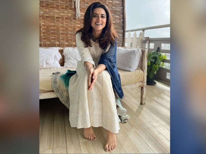 अपने बर्थडे के मौके पर एक्ट्रेस गणपति बप्पा का आशीर्वाद लेने के लिए मुंबई के फेमस गणपति पंडाल लालबागचा राजा पहुंची. रिद्धि ने दर्शन करते हुए सोशल मीडिया पर कई फोटोज शेयर की.