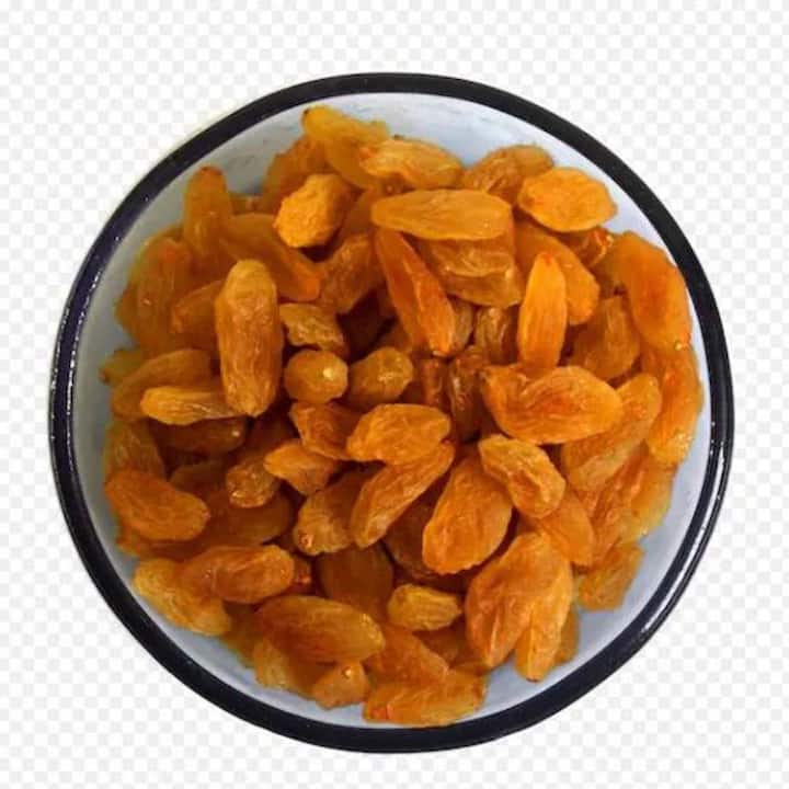 কিশমিশে রয়েছে প্রচুর পরিমাণে ক্যালসিয়াম। এক মাস প্রতিদিন ভিজিয়ে কিশমিশ খেলে তা হাড়ে প্রচুর পরিমাণে ক্যালসিয়াম দেয়। হাড় মজবুত হয়। এর পাশাপাশি হাড়ের ব্যথাও কমে।