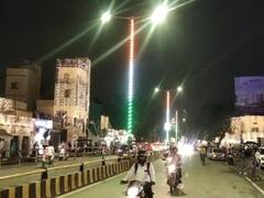 PM Modi Varanasi Visit: पीएम मोदी के भव्य स्वागत के लिए तैयार काशी नगरी, रंग-बिरंगी रोशनी से जगमगाया शहर, देखें- तस्वीरें