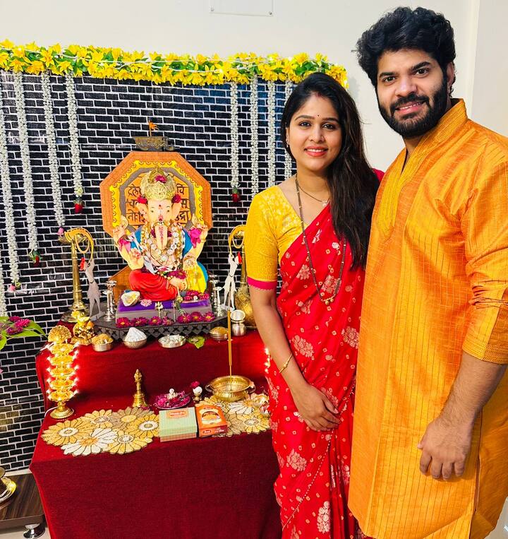 हार्दिक-अक्षयाच्या घरी गणपती बाप्पा विराजमान झाले आहेत.