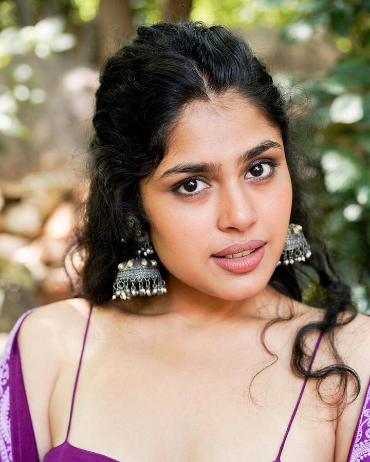 జాతి రత్నాలు బ్యూటీ ఫరియా అబ్దుల్లా. ఈమె హైటే ఈమెకు మైనస్ అని చెప్పుకోవాలి. -Image credit: Faria Abdullah/Instagram