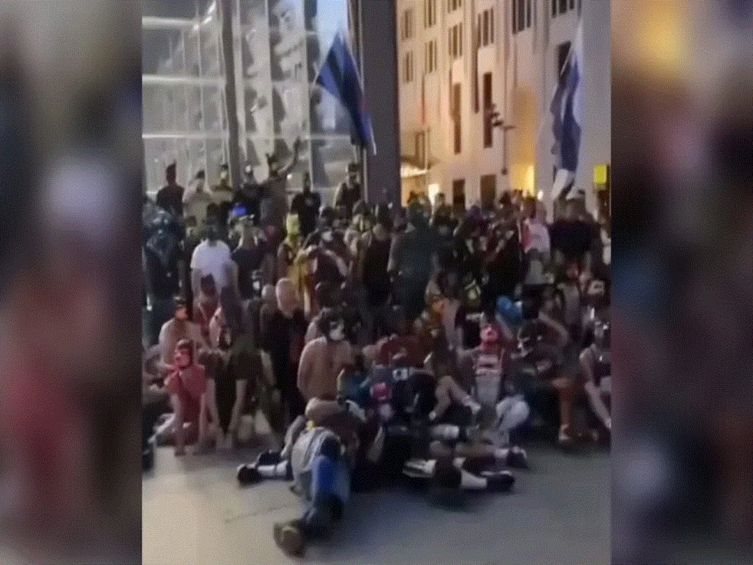 People Who Identify As Dogs Gather In Bizarre Meet-UP In Berlin. WATCH People Who Identify As Dogs Gather In Bizarre Meet-UP In Berlin. WATCH