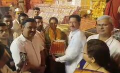 Supriya Sule : राज्य नीट राहू दे, शेतकऱ्यांचं भलं होऊ दे; सुप्रिया सुळेंचं दगडूशेठ गणपतीच्या चरणी साकडं