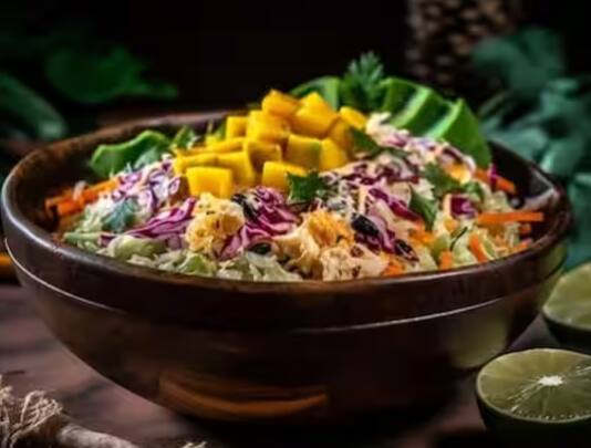 ਪ੍ਰੈਸ਼ਰ ਕੁੱਕਰ ਜਾਂ ਮਾਈਕ੍ਰੋਵੇਵ ਵਿੱਚ ਸ਼ਕਰਕੰਦੀ ਨੂੰ ਉਬਾਲੋ। ਉਬਾਲਣ ਤੋਂ ਬਾਅਦ ਇਸ ਨੂੰ ਛਿੱਲ ਲਓ ਅਤੇ ਛੋਟੇ ਟੁਕੜਿਆਂ ਵਿਚ ਕੱਟ ਲਓ।