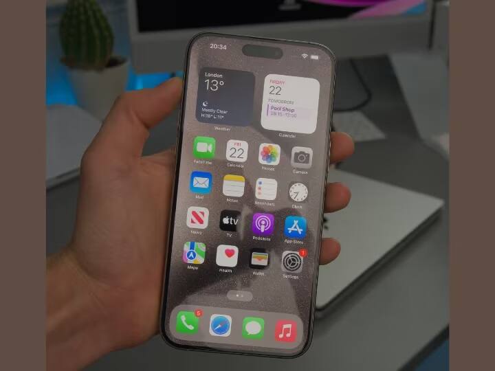 વળી, કંપનીએ બ્લેક ટાઇટેનિયમ, વ્હાઇટ ટાઇટેનિયમ, બ્લૂ ટાઇટેનિયમ અને નેચરલ ટાઇટેનિયમ ફિનિશમાં iPhone 15 Pro અને 15 Pro Max લૉન્ચ કર્યા છે. iPhone 15 Proની કિંમત 1,34,900 રૂપિયાથી શરૂ થાય છે અને તે 128GB, 256GB, 512GB અને 1TB સ્ટૉરેજ કેપેસિટીમાં અવેલેબલ છે.