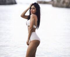 Priya Banerjee: પ્રિયા બેનર્જી બિકિની લૂકમાં લાગે છે હોટ, જુઓ વાયરલ તસવીરો
