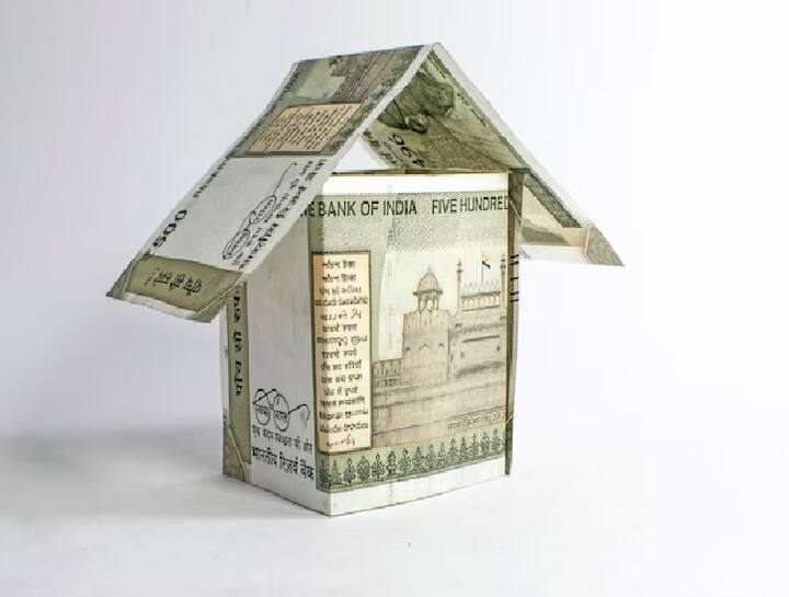 HDFC बैंक सामान्य ग्राहकों को आरडी पर 4.50 फीसदी से लेकर 7.00 फीसदी तक ब्याज दर ऑफर कर रहा है. वहीं सीनियर सिटीजन को 5.00 फीसदी से लेकर 7.75 फीसदी ब्याज दर दे रहा है.