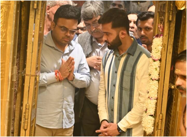 बीसीसीआई अध्यक्ष रोजर बिन्नी के अलावा 1983 विश्वकप विजेता टीम के कई खिलाड़ी प्रधानमंत्री नरेंद्र मोदी के कार्यक्रम में शिरकत कर रहे हैं.