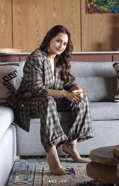 Sonakshi Sinha: ਸੋਨਾਕਸ਼ੀ ਸਿਨਹਾ ਨੇ ਨਵੇਂ ਘਰ ਵਿੱਚ ਕਰਵਾਇਆ ਫੋਟੋਸ਼ੂਟ, ਚੈੱਕ ਸੂਟ ਵਿੱਚ ਦਿਖਾਇਆ ਗਲੈਮਰਸ ਅਵਤਾਰ