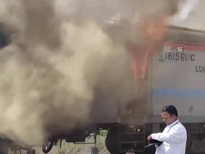 Fire Breaks Out in Humsafar Express Train Tiruchirapalli-Ganganagar Gujarat Humsafar Express Train Fire: अचानक बोगी में भर गया धुआं, हमसफर एक्सप्रेस में आग से मचा हड़कंप, जानें लेटेस्ट अपडेट
