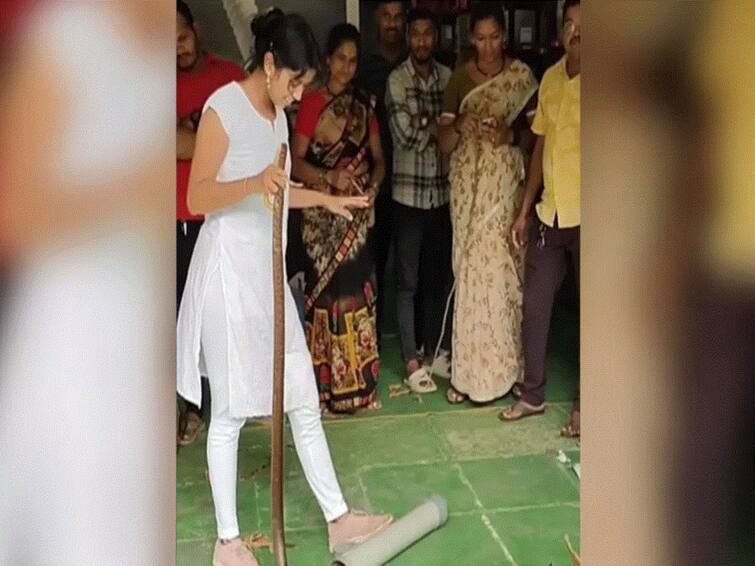 Woman Rescues Snake From A Store Godown Leaves Netizens Shocked Woman Rescues Snake From A Store Godown, Leaves Netizens Shocked