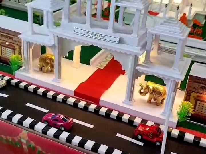 याच राम मंदिराची हुबेहूब प्रतिकृती पंढरपूरच्या थोरात कुटुंबाने साकारली आहे.