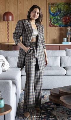 Sonakshi Sinha: ਸੋਨਾਕਸ਼ੀ ਸਿਨਹਾ ਨੇ ਨਵੇਂ ਘਰ ਵਿੱਚ ਕਰਵਾਇਆ ਫੋਟੋਸ਼ੂਟ, ਚੈੱਕ ਸੂਟ ਵਿੱਚ ਦਿਖਾਇਆ ਗਲੈਮਰਸ ਅਵਤਾਰ
