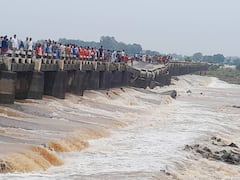 बिहार के जमुई में बरनार नदी पर बना पुल धंसा, तेज बहाव से आठ पिलर क्षतिग्रस्त, दर्जनों गांव प्रभावित