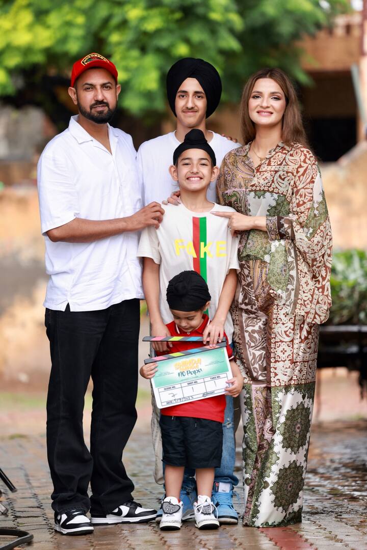 ਇਸ ਤੋਂ ਬਾਅਦ ਉਸ ਨੇ ਆਪਣੇ ਡੈਡੀ ਗਿੱਪੀ ਦੀ ਫ਼ਿਲਮ `ਮੰਜੇ ਬਿਸਤਰੇ` `ਚ ਵੀ ਬਾਲ ਕਲਾਕਾਰ ਵਜੋਂ ਛੋਟੀ ਜਿਹੀ ਭੂਮਿਕਾ ਨਿਭਾਈ। ਇਸ ਤੋਂ ਬਾਅਦ ਉਸ ਨੇ 2019 `ਚ ਆਈ ਫ਼ਿਲਮ `ਅਰਦਾਸ ਕਰਾਂ` `ਚ ਵੀ ਕੰਮ ਕੀਤਾ। ਪਰ ਪਛਾਣ ਉਸ ਨੂੰ ਮਿਲੀ 2021 `ਚ ਆਈ ਫ਼ਿਲਮ ਹੌਸਲਾ ਰੱਖ ਤੋਂ। ਇਸ ਫ਼ਿਲਮ `ਚ ਉਸ ਨੇ ਦਿਲਜੀਤ ਦੋਸਾਂਝ, ਸ਼ਹਿਨਾਜ਼ ਗਿੱਲ ਤੇ ਸੋਨਮ ਬਾਜਵਾ ਵਰਗੇ ਮੰਜੇ ਹੋਏ ਕਲਾਕਾਰਾਂ ਨਾਲ ਐਕਟਿੰਗ ਕੀਤੀ ਸੀ।