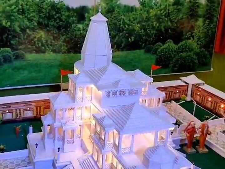 स्वाती थोरात यांनी गौराईसमोर हुबेहूब राम मंदिराची प्रतिकृती साकारली आहे.
