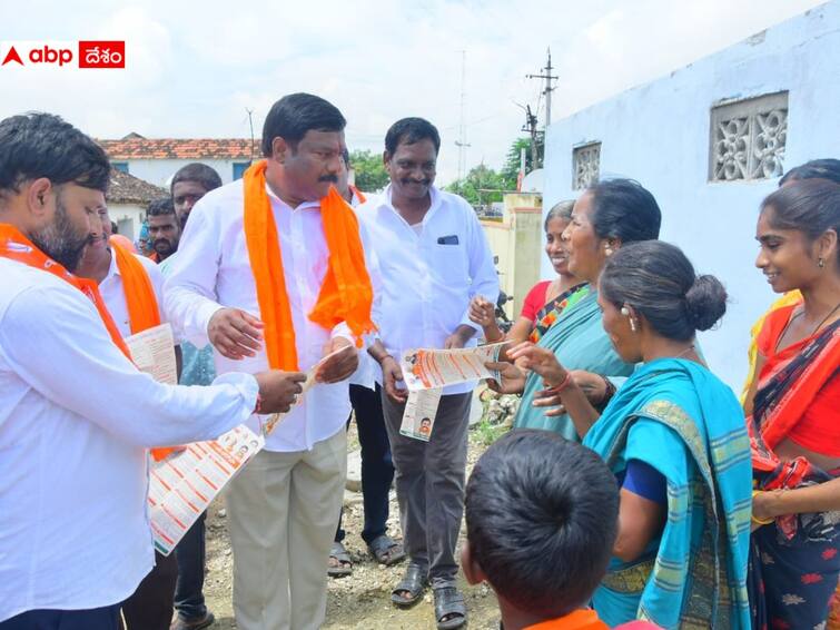 Ex MLA Alleti Maheshwar Reddy continues Intintiki BJP Gadapa Gadapaku Meheswar Reddy Alleti Maheshwar Reddy: ప్రధాని మోదీ 3 కోట్లకు పైగా ఇండ్లు నిర్మించి ఇచ్చారు - మాజీ ఎమ్మెల్యే మహేశ్వర్ రెడ్డి