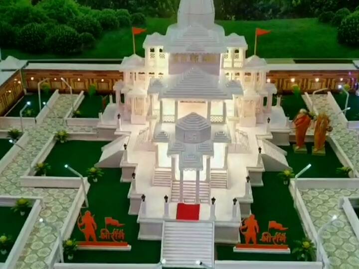 राम मंदिर बनवताना तीन मजली हुबेहूब वास्तू बनवण्यात आली आहे.