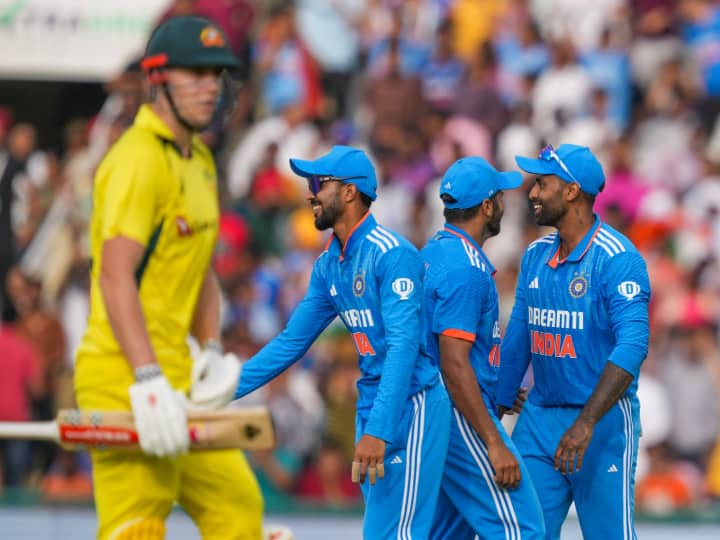 IND vs AUS Indian Cricket Team become number one in ODI after defeating Australia remove Pakistan from place ICC Rankings: ऑस्ट्रेलिया को धूल चटाने के बाद टीम इंडिया ने पाकिस्तान से छीना ताज, बनी वनडे में दुनिया की नंबर 1 टीम
