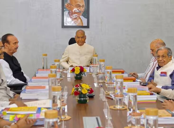 One Nation, One Election high level committee meeting seeks suggestions for political party detail marathi news One Nation, One Election:  'एक देश, एक निवडणूकी'वर चर्चा करण्यासाठी सर्वपक्षीयांना बोलावणार, दिल्लीत झालेल्या समितीच्या बैठकीत निर्णय
