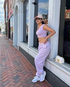 Sonal Chauhan PHOTO: અમેરિકાની શેરીઓમાં કુલ અંદાજમાં જોવા મળી સોનલ ચૌહાણ