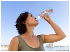 उभं राहून पाणी पिणे आरोग्यासाठी धोकादायक? हे सत्य की असत्य?; वाचा तज्ज्ञांचा सल्ला