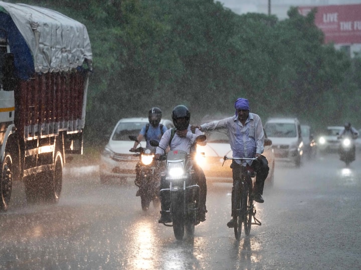 Patna Weather Warning given regarding heavy rain and thunderstorm in entire Bihar ann Bihar Weather: पूरे बिहार में मौसम का मिजाज बदला, राजधानी पटना में हुई झमाझम बारिश, लोगों को मिली गर्मी से राहत