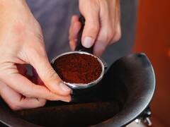 Coffee Hair Masks: চুলের জেল্লা বাড়াতে কফি দিয়ে বাড়িতেই তৈরি করুন হেয়ার মাস্ক, আর কী কী উপকরণ ব্যবহার করবেন?