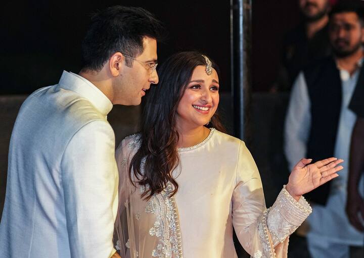 आम आदमी पक्षाचे राज्यसभा खासदार राघव चढ्ढा हे पंजाबी कुटुंबातील आहेत. चड्ढा कुटुंबीय दिल्लीत राहतात, त्यांच्या कुटुंबात राघव चड्डा यांच्या आई-वडिलांशिवाय त्याची धाकटी बहीणही आहे.