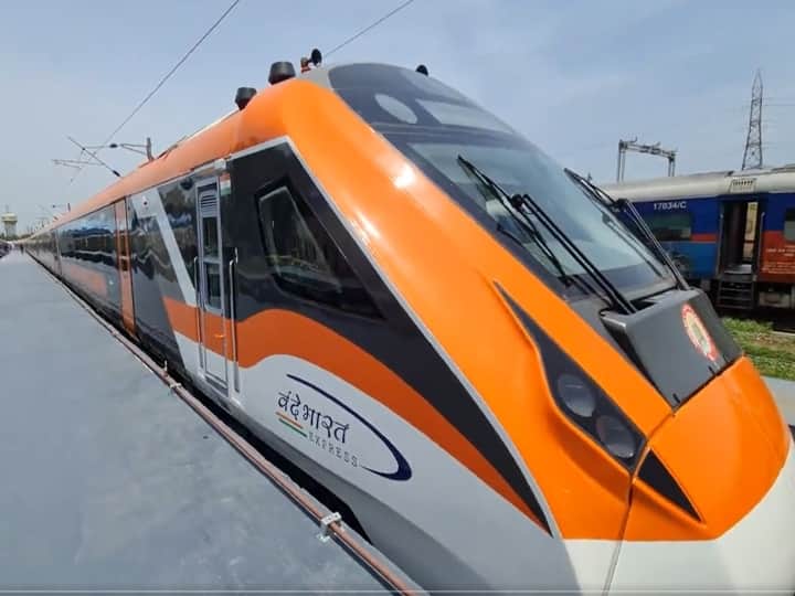 Vande Bharat In New Shades railway Minister Posts Video Of Train For Kerala Vande Bharat Video: 'ஆரஞ்சு நிறத்தில் வந்தே பாரத்'.. கேரளாவில் நாளை முதல் சேவை தொடக்கம்