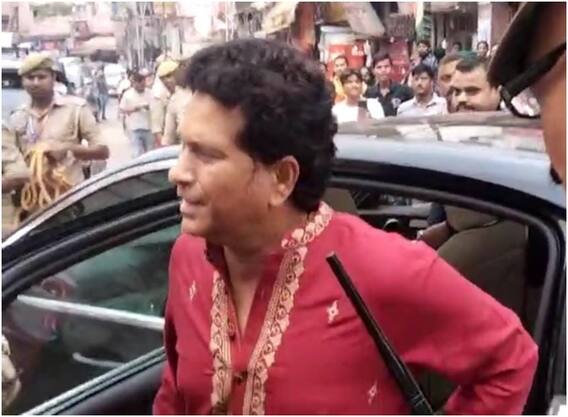 काशी विश्वनाथ मंदिर पहुंचे मास्टर ब्लास्टर सचिन तेंदुलकर, पीएम मोदी के कार्यक्रम में करेंगे शिरकत, देखें तस्वीरें