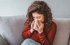 बदलत्या हवामानामुळे सर्दी तुम्हाला त्रास देत असेल तर 'हे' घरगुती उपाय नक्की करा