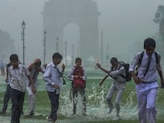 दिल्ली में झमाझम बारिश से मौसम हुआ सुहाना, वाटर लॉगिंग ने बढ़ाई लोगों की मुसीबत