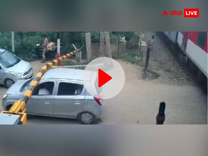 Car Driver Ignore Coming Train Broke Railway Crossing And Ran Video Viral इतनी जल्दबाजी ठीक नहीं! सामने से आ रही थी ट्रेन, फिर भी शख्स ने पटरी पर दौड़ाई कार, फाटक को तोड़कर भागा- VIDEO