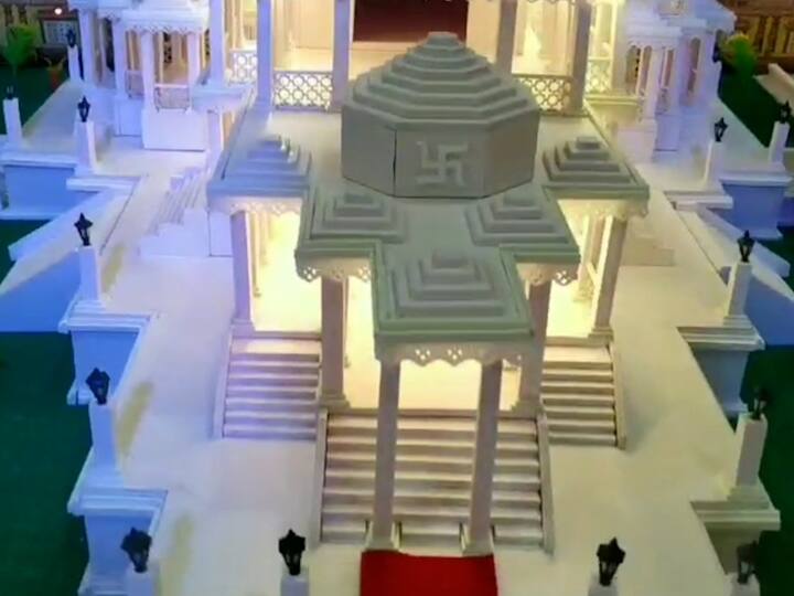 उत्कृष्ट लाईट इफेक्ट देऊन हे मंदिर अधिक आकर्षक बनवण्यात आलं.