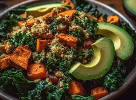 ਇੱਕ ਪੈਨ ਵਿੱਚ ਜੈਤੂਨ ਦਾ ਤੇਲ ਗਰਮ ਕਰੋ। ਹੁਣ ਬਰੋਕਲੀ, ਗਾਜਰ, ਚੁਕੰਦਰ ਅਤੇ ਸ਼ਕਰਕੰਦੀ ਪਾਓ।