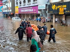 Schools Shut, People Wade Through Waist-Deep Water As Heavy Rain Lashes Nagpur — SEE PICS