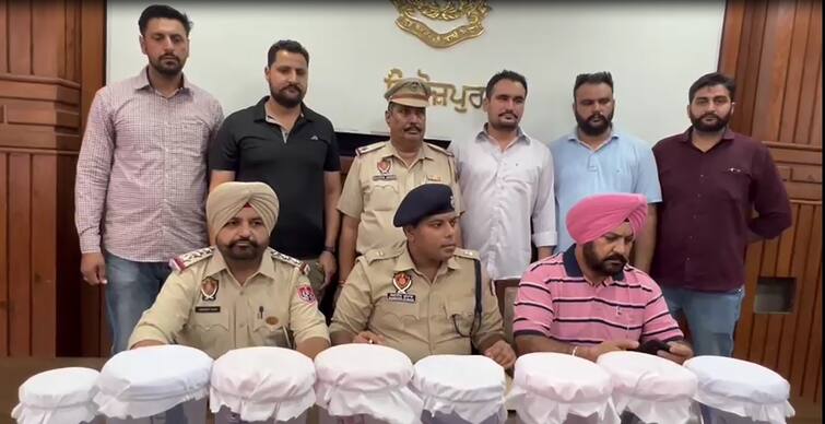 Ferozepur police arrested three persons who carried out the incidents by bringing weapons from Madhya Pradesh Ferozpur news: ਫਿਰੋਜ਼ਪੁਰ ਪੁਲਿਸ ਨੂੰ ਮਿਲੀ ਵੱਡੀ ਸਫਲਤਾ, ਹਥਿਆਰਾਂ ਸਮੇਤ ਫੜੇ 3 ਨੌਜਵਾਨ, ਪੁਲਿਸ ਕਰ ਰਹੀ ਜਾਂਚ