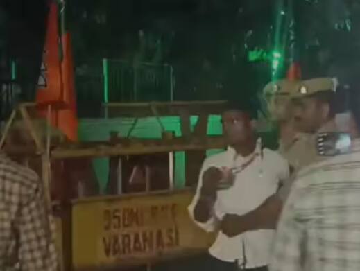 pm-narendra-modi-convoy-youth-entered-police-caught-spg-interrogating PM Modi Security: PM ਮੋਦੀ ਦੇ ਕਾਫਲੇ 'ਚ ਦਾਖਲ ਹੋਣ ਵਾਲਾ ਨੌਜਵਾਨ ਚੜ੍ਹਿਆ ਪੁਲਿਸ ਦੇ ਅੜਿੱਕੇ, ਹੁਣ SPG ਕਰ ਰਹੀ ਪੁੱਛਗਿੱਛ