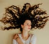 Curly Hair Care Tips : हे 5 हेअर ऑइल कुरळ्या केसांचे सौंदर्य टिकवून ठेवतात, जाणून घ्या