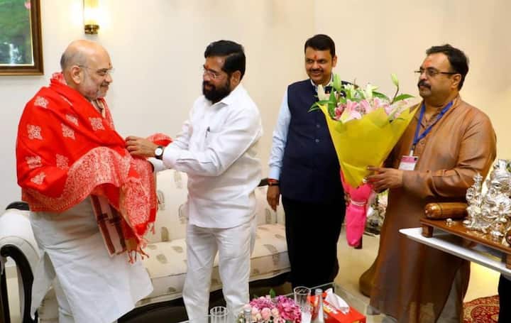यावेळी त्यांचे शाल, श्रीफळ तसेच पुष्पगुच्छ देऊन स्वागत करण्यात आलं. तसेच या प्रसंगाची आठवण म्हणून त्यांना श्री गणेशाची अतिशय सुंदर मूर्ती भेट म्हणून देण्यात आली.