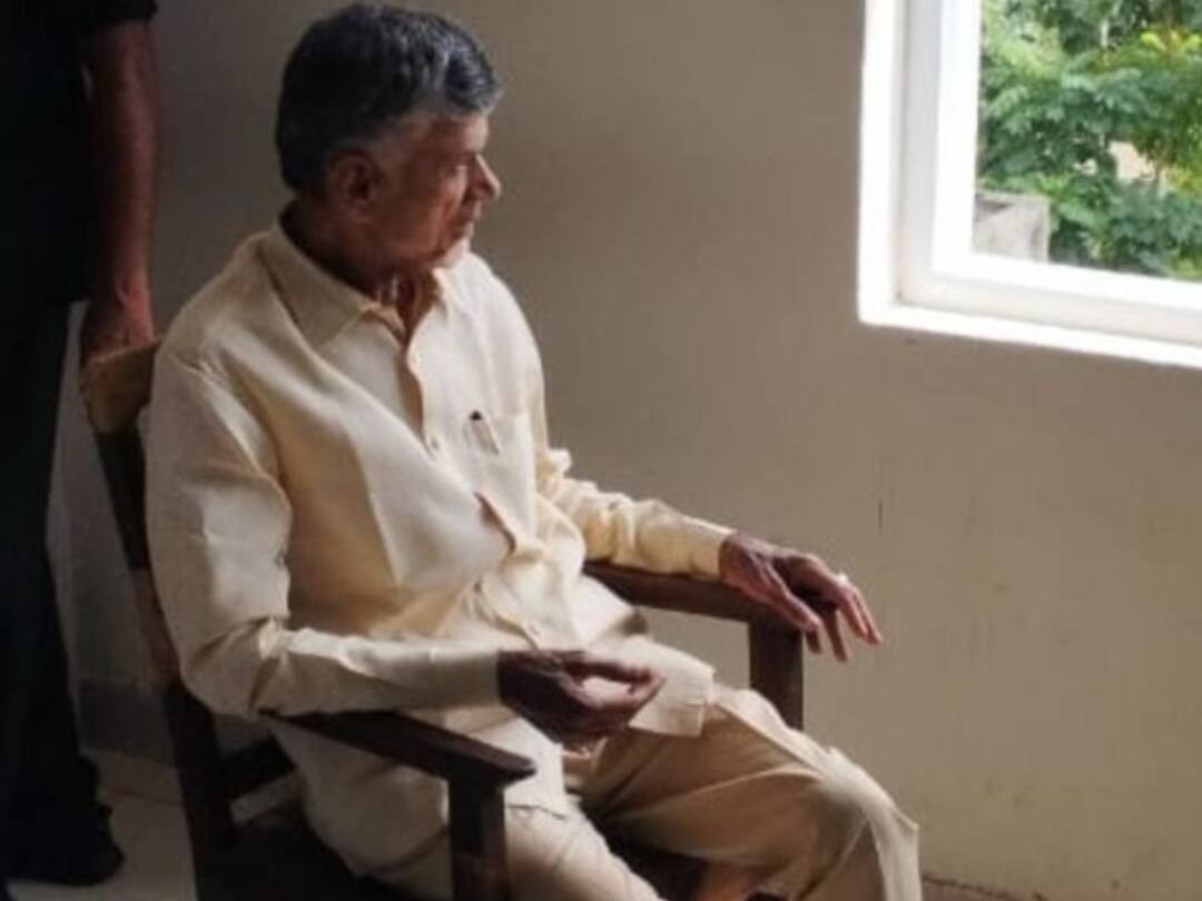 రాజమండ్రి సెంట్రల్ జైలుకు సీఐడీ అధికారులు- చంద్రబాబును ప్రశ్నిస్తున్న అధికారులు AP cid questions to chandrababu in skill development case రాజమండ్రి సెంట్రల్ జైలుకు సీఐడీ అధికారులు- చంద్రబాబును ప్రశ్నిస్తున్న అధికారులు