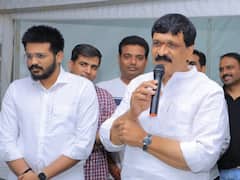 మల్కాజిగిరి నుంచి మైనంపల్లి పోటీ, ఆయన ఇంటి వద్ద కాంగ్రెస్ కార్యకర్తల సందడి