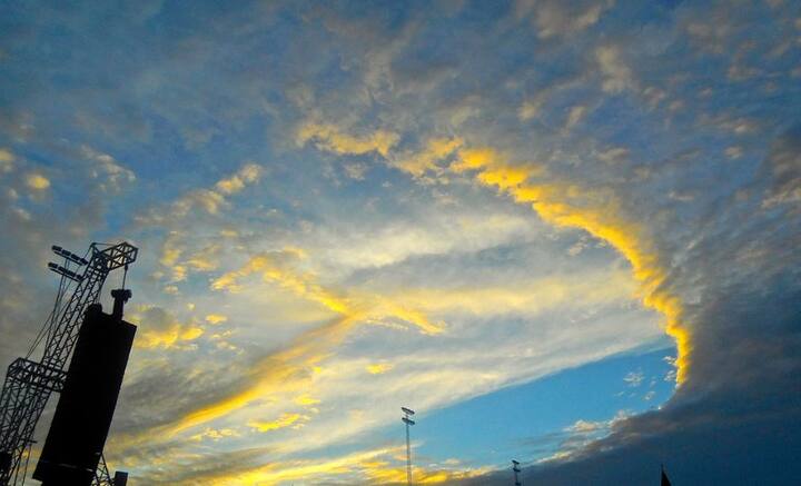 বিষয়টি মোটামুটি গোপনই রেখেছিল আমেরিকা। কিন্তু রকেট উৎক্ষেপণের পর প্রচুর ধোঁয়া এবং রাতের আকাশে উজ্জ্বল হয়ে উঠতে দেখেই টনক নড়ে সকলের।