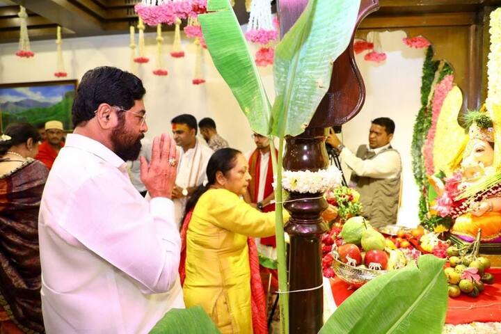 त्यानंतर अमित शाह हे मुख्यमंत्री अमित शाह यांच्या वर्षा या शासकीय निवासस्थानी पोहोचले.