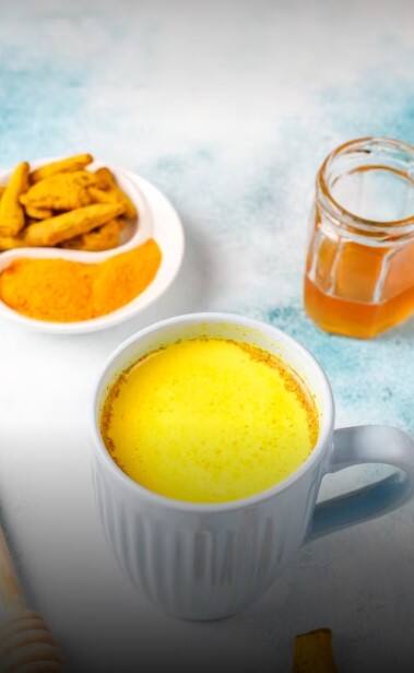 आरोग्यापासून सौंदर्यापर्यंत, हळदी दुधाचे आहेत 'हे' फायदे