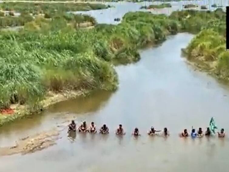 Farmers Wade Into Cauvery Waters To Stage Protest Amid Row Over Sharing Water: WATCH Farmers Wade Into Cauvery Waters To Stage Protest Amid Row Over Sharing Water: WATCH