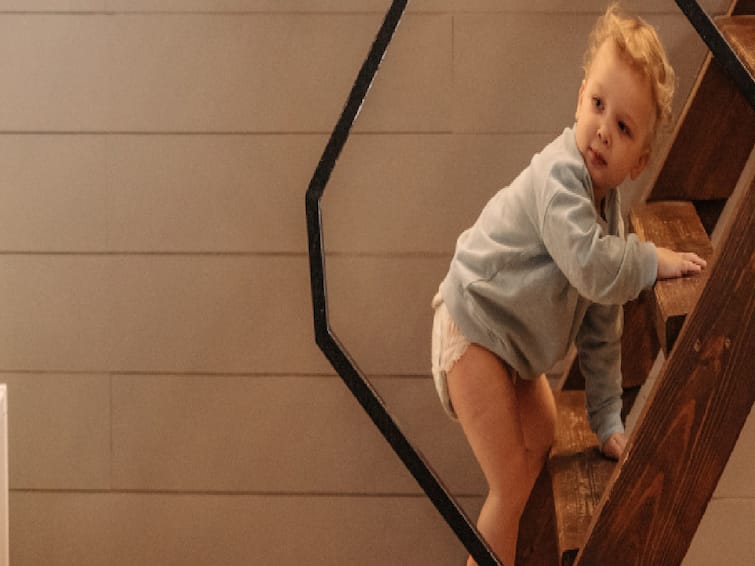 5 ways climbing stairs can improve your heart health Climbing stairs Healthy Habit: லிஃப்ட் வேண்டாமே! மாடி படிக்கட்டுகளை பயன்படுத்தலாமே..!